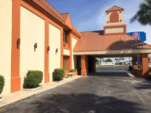 Motel 6 Florence Historic Downtown