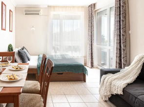 Lakeside Family Apartment