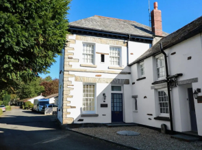 Flat 1, Camelford