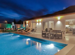 Villa Tawny
