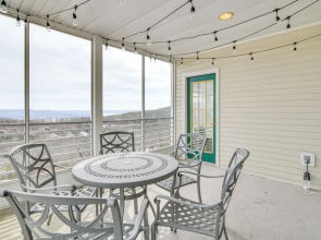 Resort Hot Tub Access! Table Rock Lake Condo