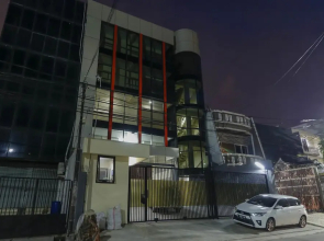 RedDoorz Plus near Harmoni Gajah Mada