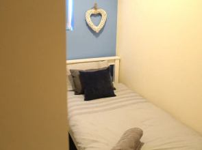 New 4 Bedroom Coventry House Sleeps 7