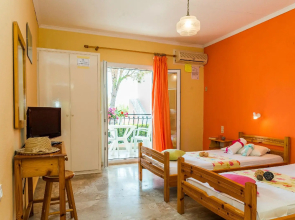 Roussa's Studios and Apartments