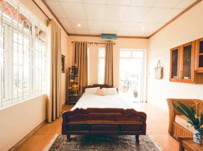Hillside Homestay Hue - Em Room top Apartment