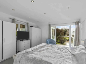 Beautiful House Cornwall with hot tub & acre of garden
