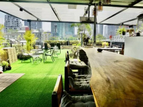 HSH Silom Apartment @ Silom Soi 3