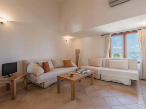 Capo Ceraso Family Residence