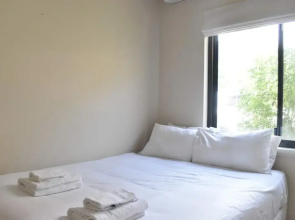 Comfortable 2 Bedroom With Serene Garden