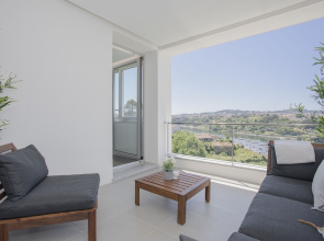 Liiiving- Luxury River View Apartment II