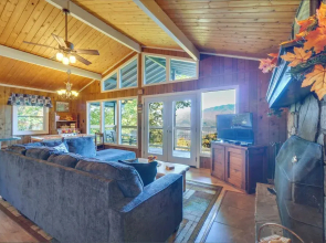 Hot Tub & Mountain Views at Gatlinburg Cabin!