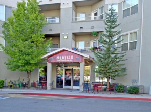 Downtown Condo by the Convention Center