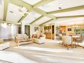 Waterfront In Semi-private Cove - Great Views 4 Bedroom Home