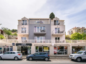 California Apartments III
