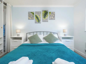 Crawley Stainer 1-bedroom With Parking and Garden