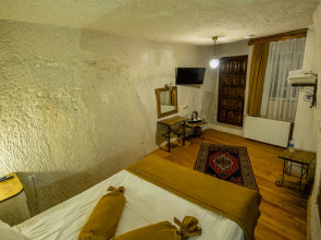 Elite Cave Suites