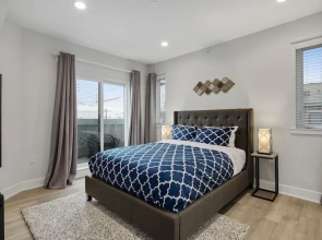Bright 3 Bedroom + Rooftop Views