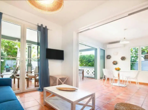 AQUAMARINE, 2 bedroom beach house and private pool, Orient beach!