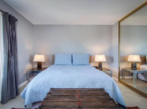 Great Vibe House + Hot Tub, Minutes to JTree Park