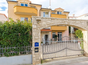 Catalina Apartments