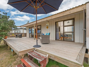 Pilots Rest - Pauanui Airfield Holiday Home