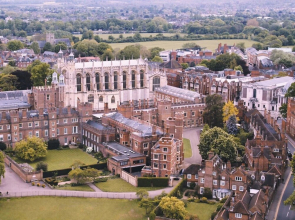 Lego Land / Windsor Castle Town Centre Sleeps 6