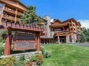 Sunstone 209 Ski-In Ski-Out, Gorgeous Mountain Views, Heated Pool Jacuzzi by RedAwning