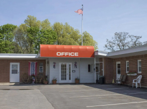 Budget Host Crestview Inn