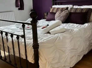 Home from home, close to Redditch hospital & transport links