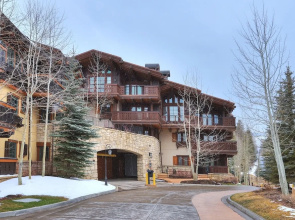 Luxurious Chalet w/ Private Elevator by RedAwning - Save 20% on 7+ Nights!