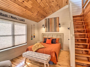 Pet-friendly Studio w/ Loft & Mountain Views!