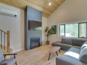Lakeside Cabin Retreat w/ Private Hot Tub!