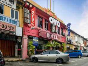 OYO 850 Gold Star Hotel