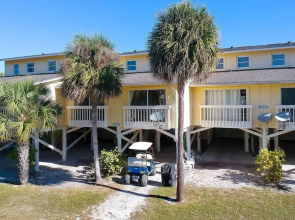 Bay Breezes At Hideaway Bay! Waterfront, Free Kayaks, Golf Cart 2 Bedroom Condo by Redawning