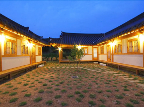 Gyeongju Hanok Pen Town Pension