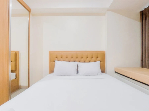 Homey And Cozy Living Studio At Collins Boulevard Apartment