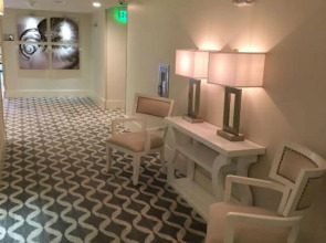 Отель Grand Beach Hotel Surfside West