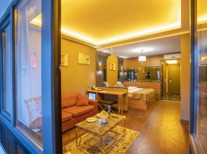 216 Eagle Palace Suite