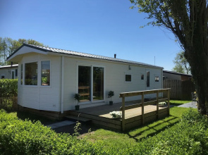 Carefully Furnished Chalet With Microwave at the Wadden Sea