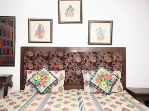 Nukkad Guest House Near Lake Pichola