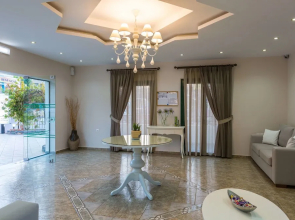 Manos Palace