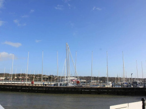 The Nautilus Cowes IOW Sleeps 4 & Private Garden