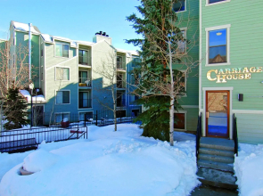 Carriage House Condominiums by All Seasons Resort Lodging