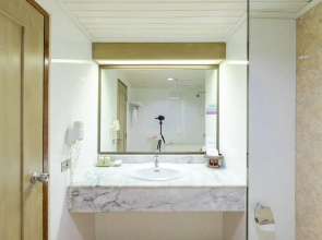 Pinnacle Lumpinee Park Hotel