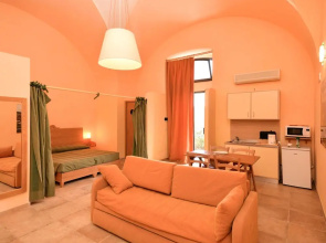 Colourful Apartment in Gagliano del Capo With Swimming Pool