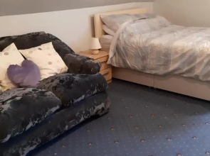 1 Bed Flat - Sleeps 4 - Garden - Parking - Wifi