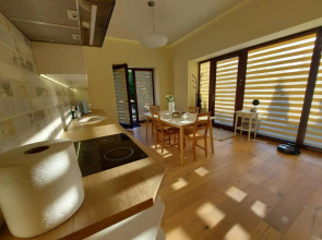 1st floor apartment, Center, with terrace, 7min to the sea