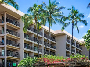 Budget Friendly - Kihei Akahi C-608, Ocean Views, Short Walk to Kamaole Beach II