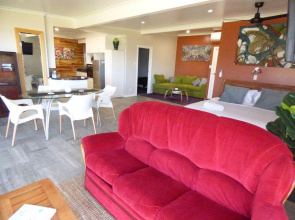 ArtHOUSE Beachfront Accommodation