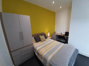 Bright & Comfy 3-Bedroom Flat in Kexgill